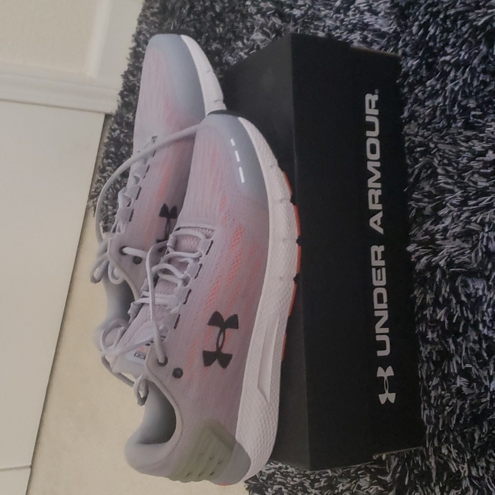 Men's Under armour sneakers in 11.5. Grey with orange underneath
